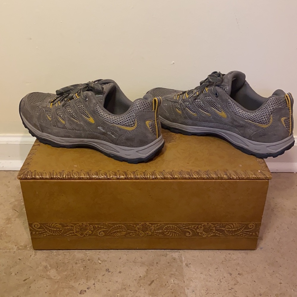 Eddie Bauer Hiking Shoes - Picture 4 of 8